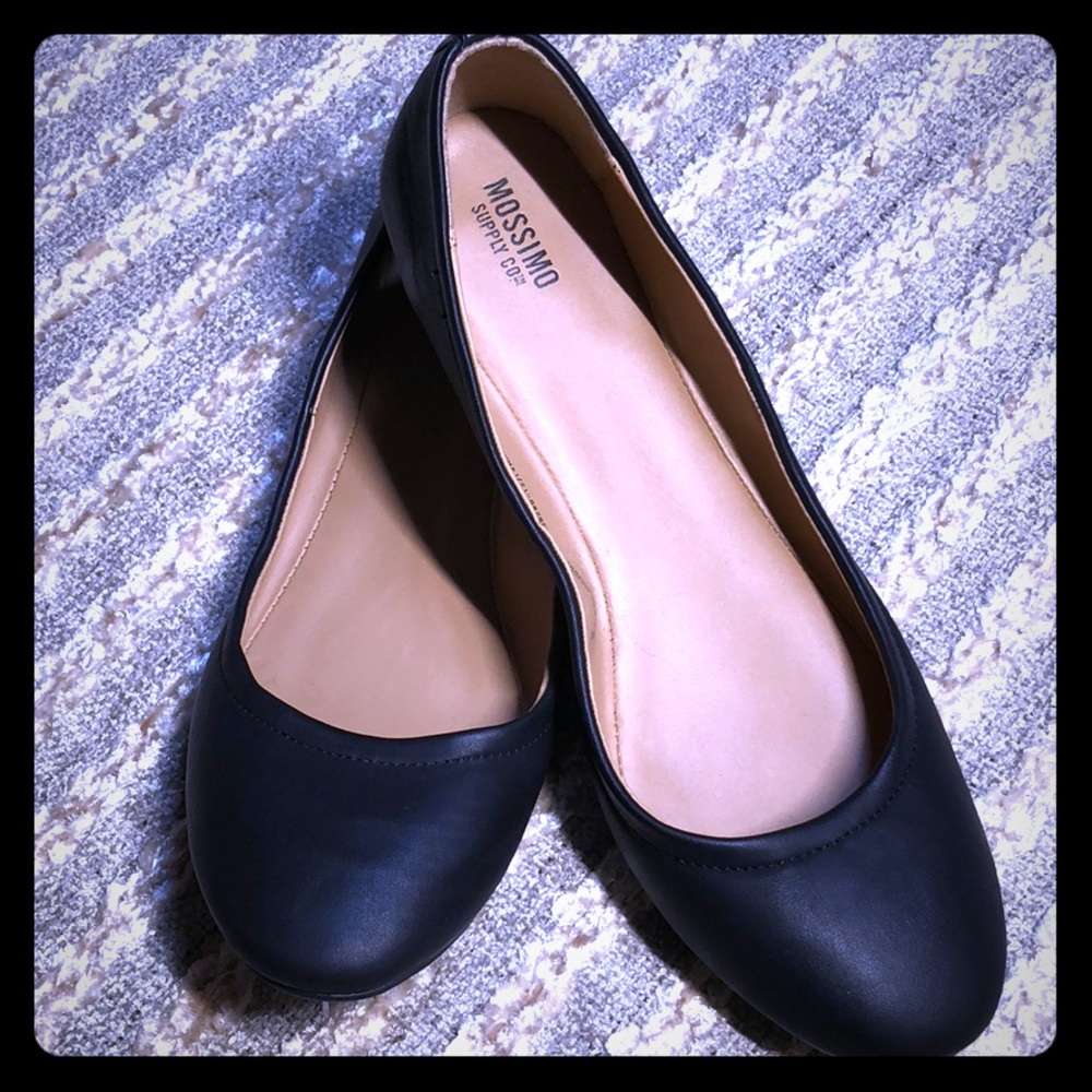 Brand New Mossimo Matte Black Leather Flats sz 9